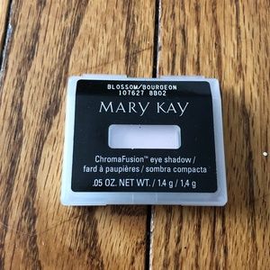Mary Kay Makeup - Mary Kay Chroma Fusion Eye Shadow - Blossom Mary Kay Makeup - Mary Kay Chroma Fusion Eye Shadow - Blossom